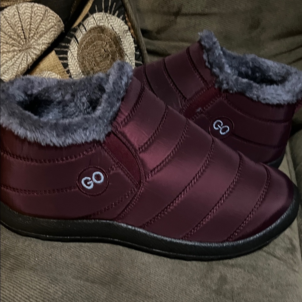 Women's Burgundy Winter Shoes